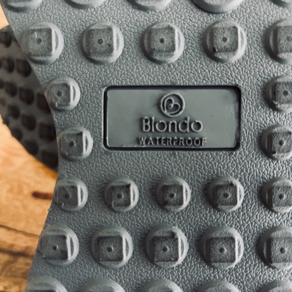 BLONDO Women's Leather WATERPROOF slip ons US 7.5 grey w/Chain detail - Picture 4 of 8